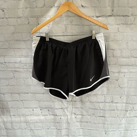 Activewear | NIKE Athletic Running Lined Dri-Fit Shorts with pocket - Picture 1 of 7